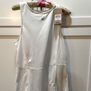 NWT Aasics Women’s New Strong 92 Dress White Size M